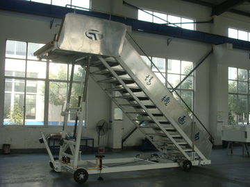 中国 頑丈な航空機の搭乗階段196 L X 156のWのセンチメートルのプラットホーム次元 サプライヤー